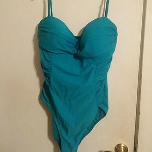 One-piece bathing suit